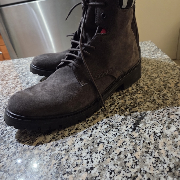 HUGO Men's Brown Suede Boots - Picture 8 of 8